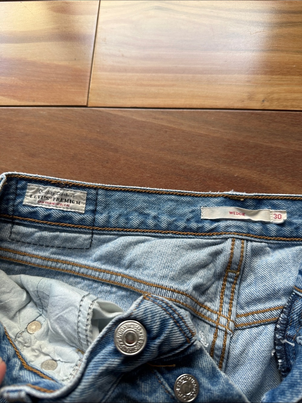 Levis Light Blue Women's High-Rise Jeans 30 - Picture 2 of 15